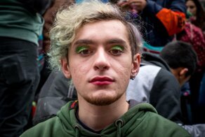 Протестная фотография: портреты демонстрантов в их родной стихии