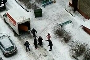 Брянский водитель не захотел разворачиваться и устроил разборки на глазах у своей маленькой дочери