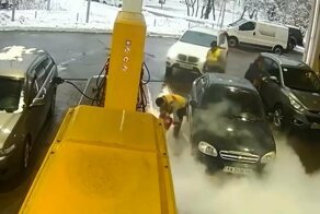 Грамотно сработали! Работники АЗС оперативно ликвидировали возгорание