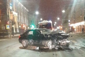 Авария дня. Проезд на "красный" на огромной скорости