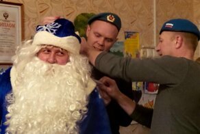 Десантники Морозовска подарили ЧУДО  малышам из приюта