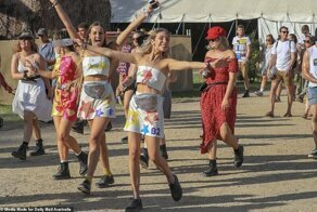 Как отрываются австралийцы на своем ежегодном фестивале Falls Festival