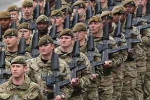 В Великобритании появились армейские агитки в духе времени