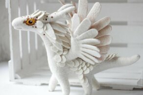 Удивительные шерстяные драконы от русской рукодельницы