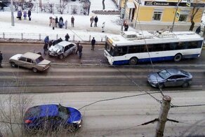 Авария дня. Лобовое столкновение с троллейбусом в Волгограде