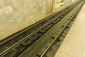 Обыкновенные герои: прохожий пассажир прыгнул на рельсы метро, чтобы спасти чужого ребенка