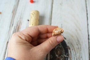 Маленькие олени из пробок