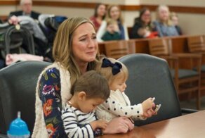 Приемная мать случайно узнала, что ее дети - родные брат и сестра!