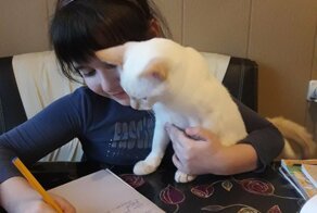 А с кем ваш ребенок делает уроки?