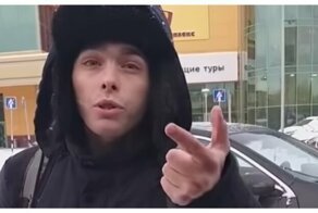 Дерзкий попрошайка просит его не снимать и угрожает физической расправой