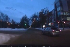 Авария дня. Глупый маневр из Екатеринбурга в нескольких ракурсах