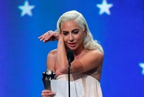 Леди Гага сбежала с премии Critics' Choice Awards из-за смерти любимой лошади