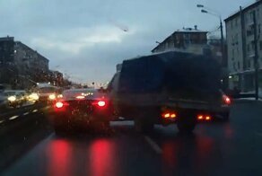 Невнимательная дамочка и дерганный ГАЗелист