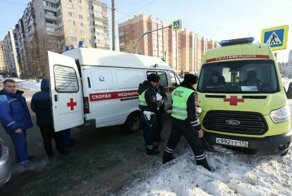 В Челябинске машина скорой помощи сбила женщину