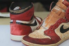 Винтажные кроссовки после кропотливого восстановительного процесса стали выглядеть как новые