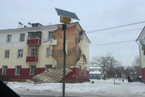 На Урале со стен отремонтированного дома сдуло сайдинг