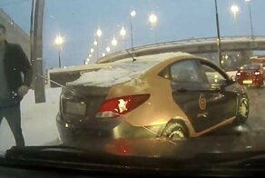 Агрессивный мужчина на арендованном автомобиле в Петербурге