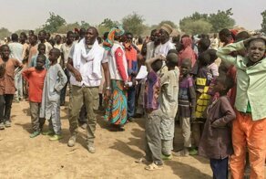 Тысячи беженцев покидают Ранн в Нигерии, захваченный боевиками "Исламского государства"