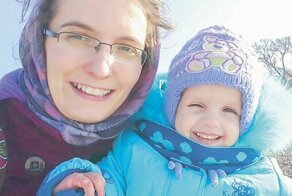 Аист нес этого ребенка полтора года