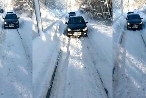 Вагоновожатый хам не пропустил спешащих водителей