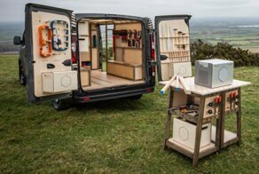 Фургон Nissan превратили в передвижную деревообрабатывающую мастерскую