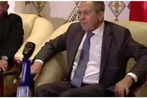 «Здравствуйте!»: Сергей Лавров поздоровался с надоедливым микрофоном журналиста