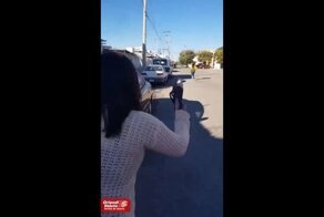 Мексиканка  поразила убегающую после скандала дочь точным броском тапка