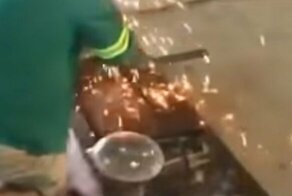 Огнеопасный розыгрыш над сварщиком