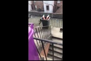 Никто свою женщину во время отпуска не терял?