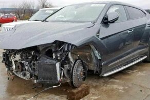 Lamborghini Urus с разбитой "мордой" продают в США