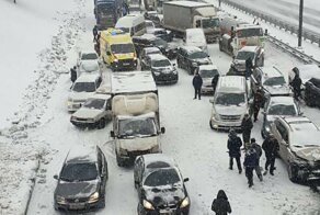 Авария дня. Массовое ДТП во время снегопада в Подмосковье