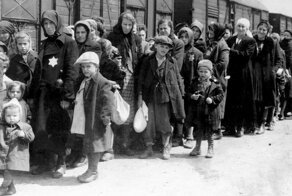 Варварская жестокость: архивные фотографии из лагеря смерти Аушвиц