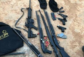 Бразильские полицейские уничтожили одиннадцать бандитов и погрузили их в пикап