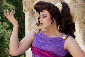 Парень косплеит женских персонажей так, что даже девушкам сложновато будет его переплюнуть