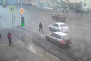 Доставил в больницу и уехал: в Красноярске разыскивают водителя, сбившего пешехода