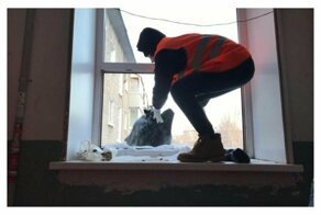 Пермские рабочие отравились, разбирая завалы мусора в квартире старушки