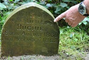 Британец нашёл в лесу 130-летнюю могилу