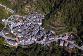 Город в Италии готов заплатить 10 тыс. долларов тому, кто туда переедет жить и родит ребёнка