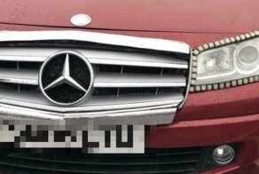Водитель модифицировал свой Renault, чтобы он выглядел, как Mercedes