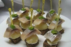15 простых и эффектных закусок на скорую руку, которые выручат, если нагрянули гости