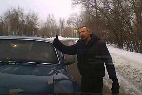Водитель "Волги" неожиданно вырулил на встречку