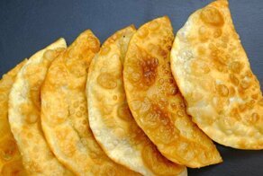 Чебуреки: самый простой и удачный рецепт теста на чебуреки! Сочные, хрустящие и пузырчатые чебуреки!