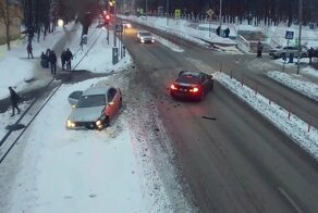 Сразу два ДТП на одном перекрестке в Подмосковье