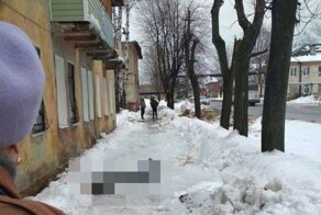 В Подмосковье пенсионерку убило глыбой льда с крыши