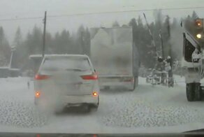 Карма за обгон на железнодорожном переезде