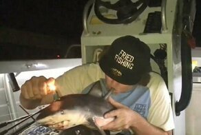 Жестокая шутка: рыбак сделал из акулы кальян