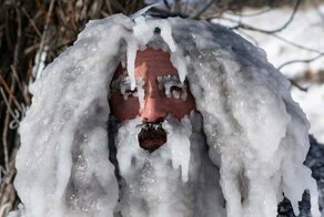 Двое американских сёрферов отправились ловить волну в -34°C. Фотоотчёт о том, что из этого вышло