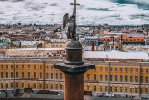 Самое высокое триумфальное строение в мире: 7 фактов об Александровской колонне на Дворцовой площади 