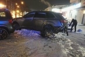 Кусок покрышки выбил окно в квартире на шестом этаже дома в Петербурге