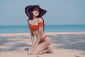 Девушки в бикини